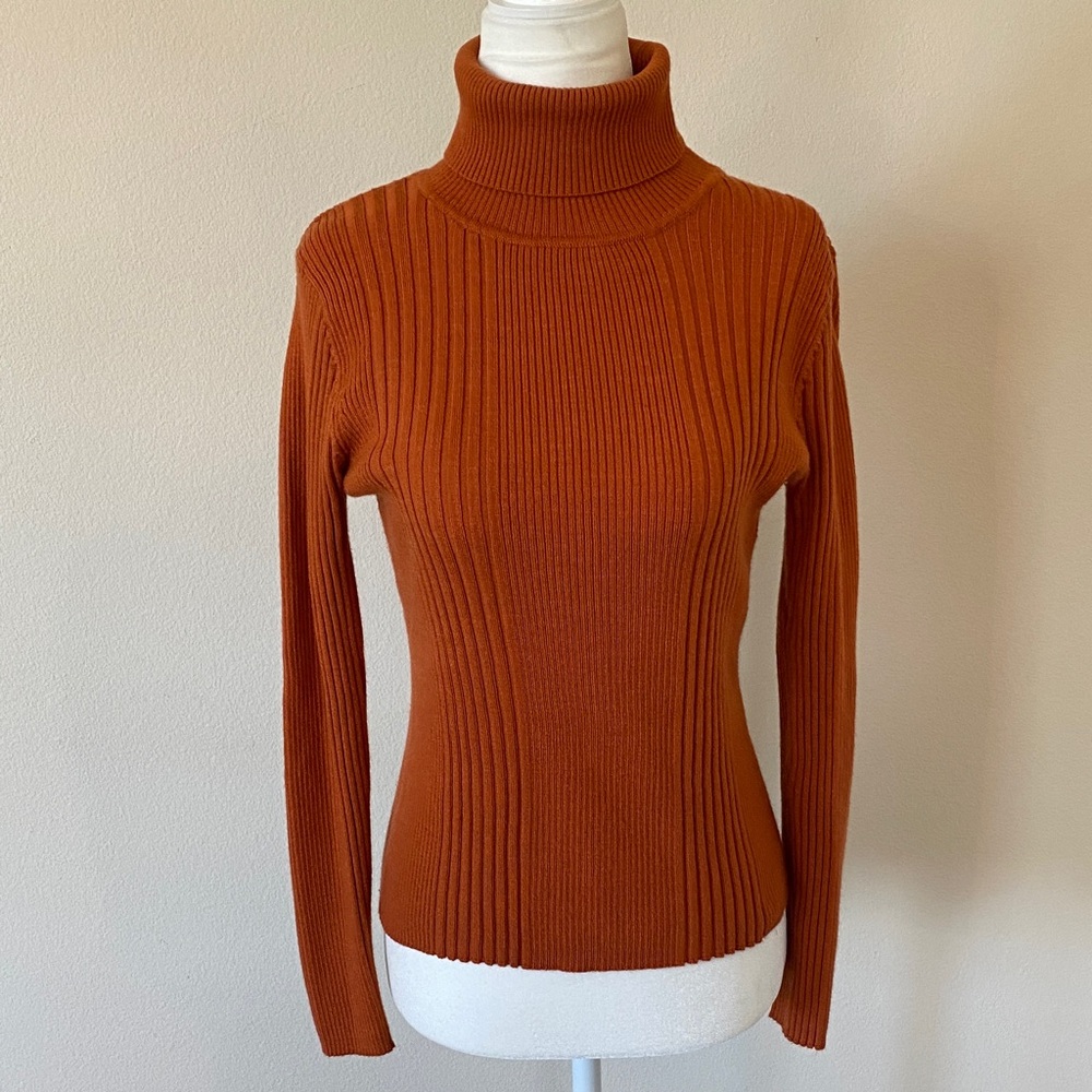 Elegant Rust Orange Ribbed Turtleneck Sweater Size M but fits like a S